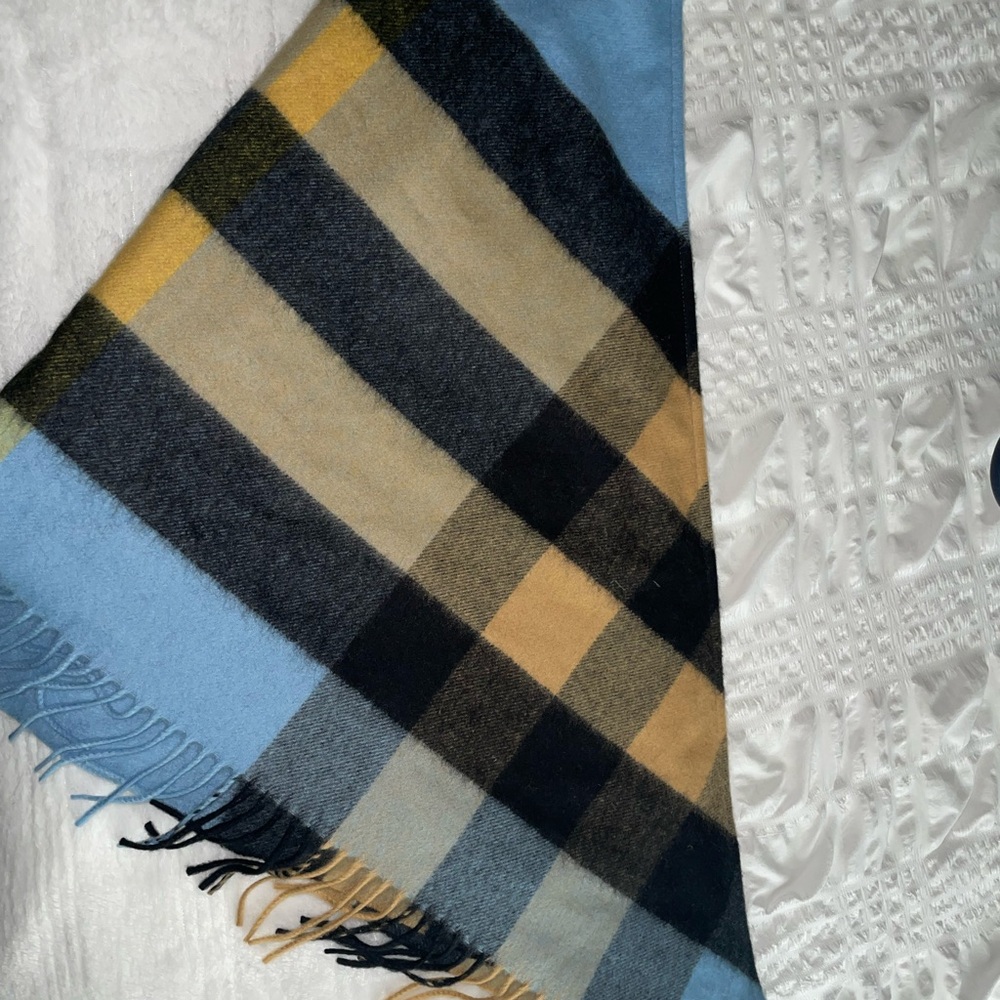 COPY - Burberry triangle Bandana Scarf
